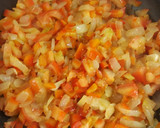 Foto del paso 2 de la receta: Macarrones de lentejas con sofrito de atún
