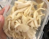 Foto langkah ke 1 dari resep Tumis Jamur Pedas.
