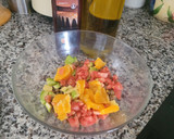 Foto del paso 2 de la receta: Ensalada de lentejas, naranja, salmón, aguacate y pimientos confitados