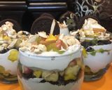 A picture of step 1 of Oreo fruit 'n' cream.