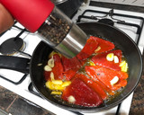 Foto del paso 3 de la receta: Pimientos del piquillo confitados