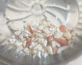 A picture of step 2 of Dry fruit shake.