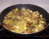 Foto del paso 7 de la receta: Tortilla de calabacín y alcachofas