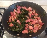 Foto del passaggio 4 della ricetta Risotto con tarassaco e pepite di pancetta(My CuCo Assistant)