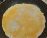 A picture of step 5 of Egg Roll.