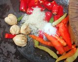 Foto langkah ke 2 dari resep Sambal Kemiri Terong Bakar.