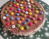 Foto del paso 4 de la receta: Tarta de huesitos con lacasitos