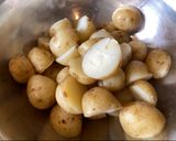 A picture of step 3 of German Kartoffelsalat (German potato salad).