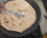 A picture of step 7 of Aloo paratha.