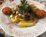 Foto del paso 11 de la receta: Cordero al ajillo con patatas fritas y champiñones rellenos