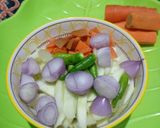 Foto langkah ke 2 dari resep Acar kulit semangka dan kulit wortel.