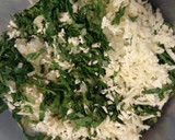 Foto del paso 1 de la receta: Tortitas de espinaca con queso