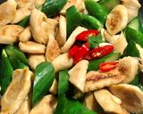 小黃瓜炒麵腸 / 家常菜的食譜步驟2照片