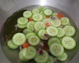 Foto langkah ke 6 dari resep Sayur Timun Uyah Bawang.