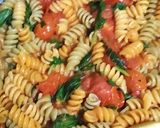 Foto del paso 2 de la receta: Fideos con tomate y albahaca