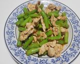 รูปขั้นตอนการทำที่ 3 ของ อกไก่ผัดน้ำพริกตาแดง