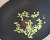 罐頭料理-小黃瓜鮪魚炒飯的食譜步驟2照片