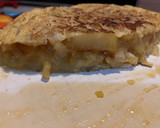 Foto del paso 14 de la receta: Tortilla de patata con queso y cebolla