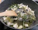 Une image de l'étape 9 de Pommes de terre rouges sautées ail, oignon et herbes aromatiques.