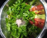 A picture of step 4 of Hara choliya palak salad.