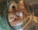 Foto del paso 2 de la receta: Bolitas de camarones 虾丸