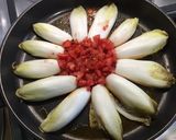 Une image de l'étape 5 de Flan d'endives caramélisées aux tomates, poivron, jambon cru et fromage frais.