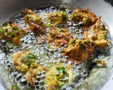 A picture of step 6 of Palak Pakoda.