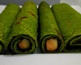 Foto del paso 3 de la receta: Mozzarella y cheddar en rollo de espinaca y albahaca!