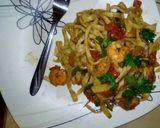A picture of step 4 of Prawns spaghetti.