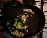 Foto del paso 3 de la receta: Rajas poblanas con ejotes huevo