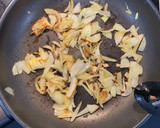 Foto del paso 1 de la receta: Alcachofas con Jamón, ajo, cebolla y Huevo