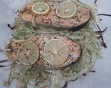 Foto langkah ke 5 dari resep Salmon Panggang dan Tumis Kembang Kol.