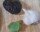 รูปขั้นตอนการทำที่ 2 ของ Vegan Garlic& Black Garlic Bread ขนมปังกระเทียมสด & ดำ เนียมหูเส