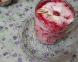 A picture of step 4 of Strawberry crushed milk shake with vanilla ice cream.