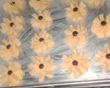 Foto langkah ke 3 dari resep Kue Semprit.