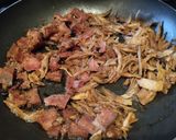 Foto del paso 3 de la receta: Arepa🥯rellena de pollo🫕y salchichón teriyaky con ensalada fresca🥙🧆🌯