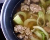 Hình bước làm 2 của món Canh Củ Hồi Thịt Viên
