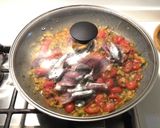 Foto del passaggio 3 della ricetta Mezzi paccheri ondulati con le sarde alla ligure rivisitate