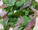 Foto del paso 4 de la receta: Pizzetas con jamón crudo y rúcula