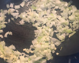 Foto del paso 2 de la receta: Rollitos de Col rellenos de pollo y verdura 🥬