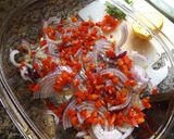 Foto del paso 2 de la receta Lubinas con cebollas moradas y cebollas blancas dulces
