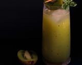 A picture of step 5 of Green Apple & Kiwi Juice.