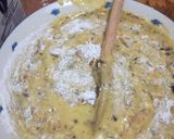Foto del paso 5 de la receta: Elvis cocho (bizcocho con trozos de chocolate y galletas)