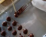 A picture of step 16 of Basic Dark Chocolate Bon Bons / Bonbon de Chocolat.