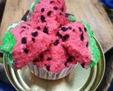 Foto langkah ke 5 dari resep Bolu Kukus semangka.