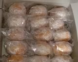 Foto langkah ke 8 dari resep Donat gula ekonomis.