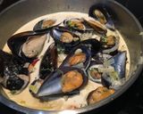 A picture of step 5 of Cream sauce and mussels.