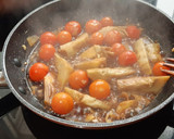 Foto del paso 5 de la receta: Guarnición de tomates cherry y alcachofas salteados a la soja