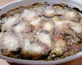 Foto del passaggio 4 della ricetta Parmigiana di melanzane bianca, con pesto alle mandorle e bufala