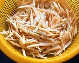 Hình bước làm 1 của món Bánh khoai lang tôm